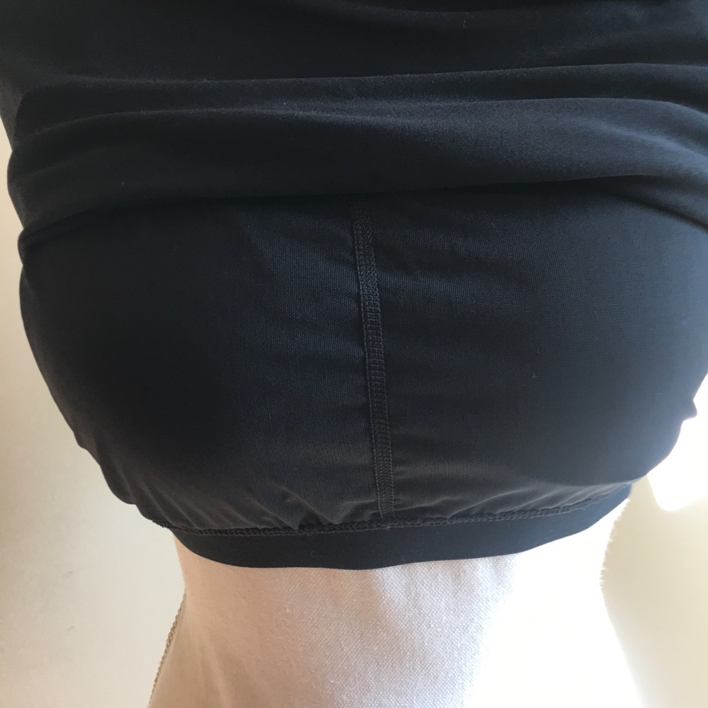 ❌❌SOLD❌❌🆕🖤Fabletics Built-In Bra Workout Tank🖤 - Picture 3 of 6
